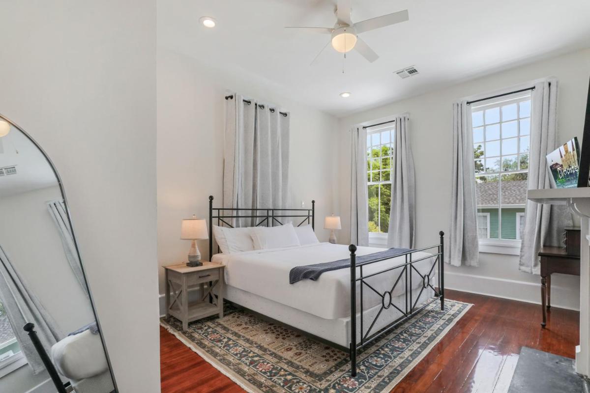 Luxurious House Steps to Mardi Gras Parade Main Route - Housity