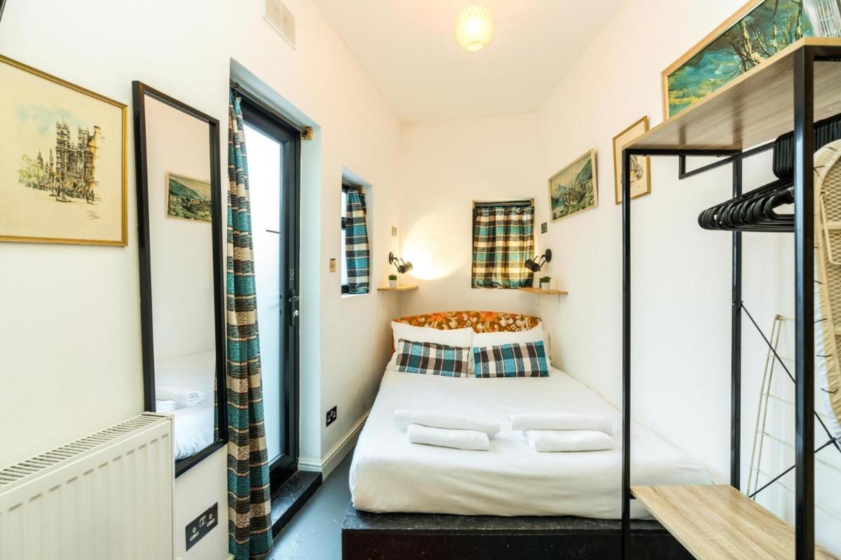 1 Bedroom House With an Edge in King Cross - Housity