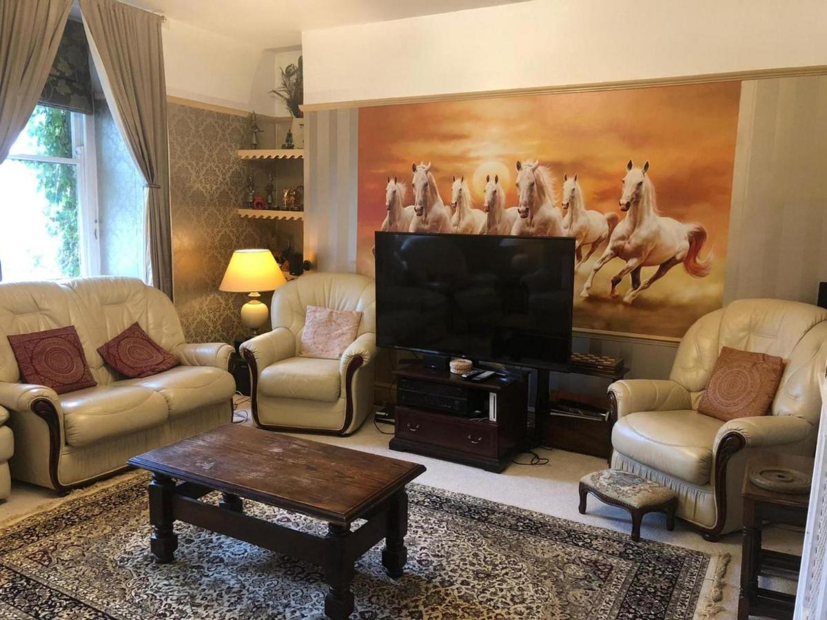 Beautiful 2BD Flat Outstanding views near Bath - Housity