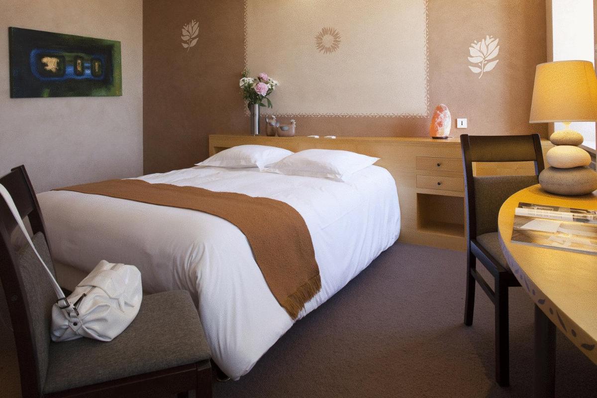 Logis Hôtel-Restaurant Le Commerce - Housity