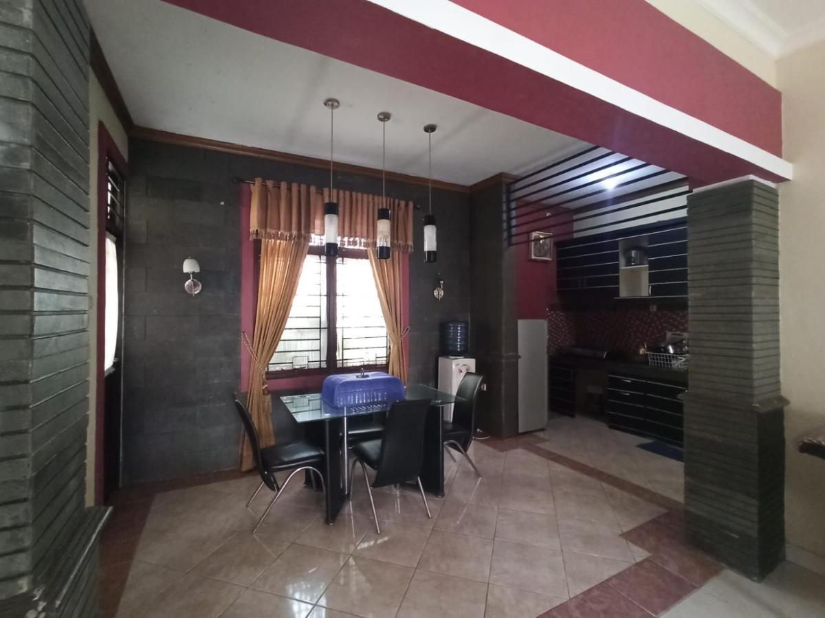Villa/vila kota bunga kartun - Housity