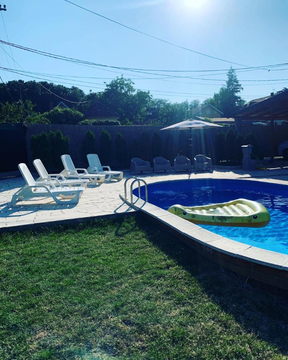 Mika’s Poolhouse - Housity