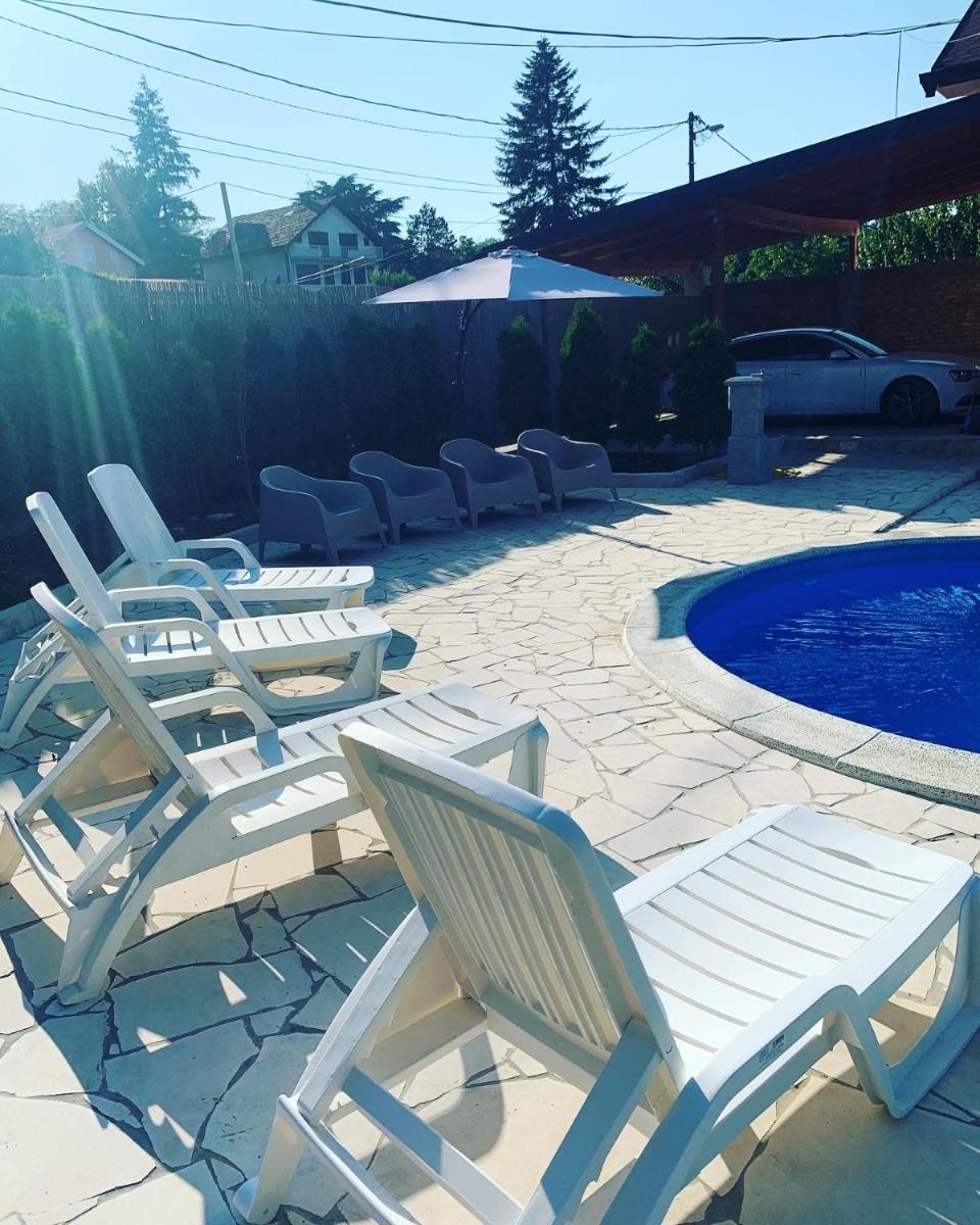 Mika’s Poolhouse - Housity