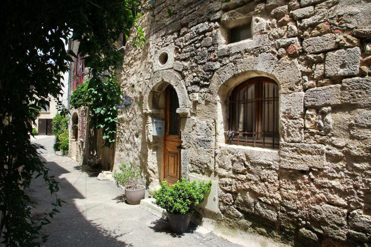 Maison de 2 chambres avec vue sur la ville terrasse et wifi a Cucuron - Housity