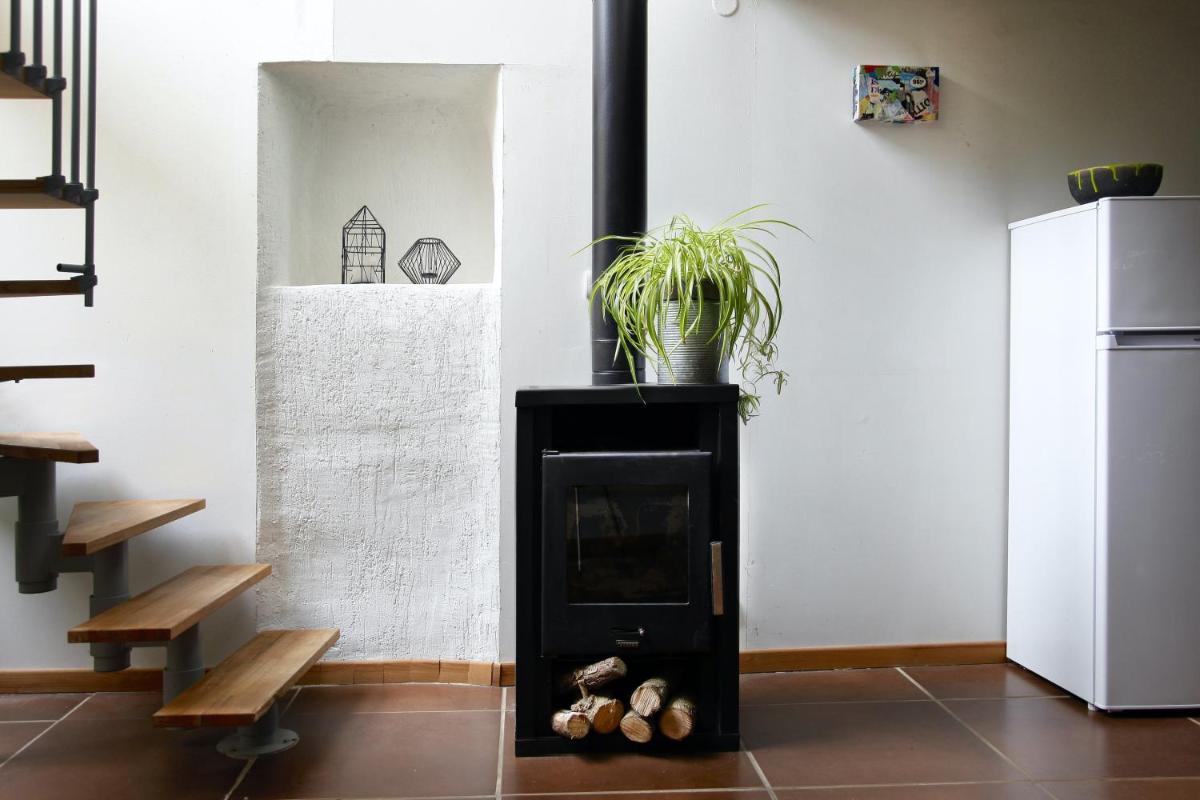 Maison de 2 chambres avec vue sur la ville terrasse et wifi a Cucuron - Housity
