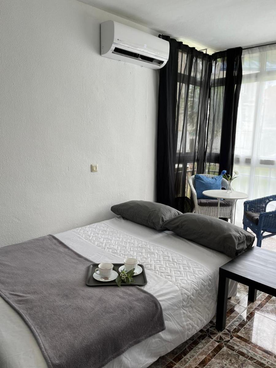 BONITO ESTUDIO EN LA CALA DEL MORAL - Housity