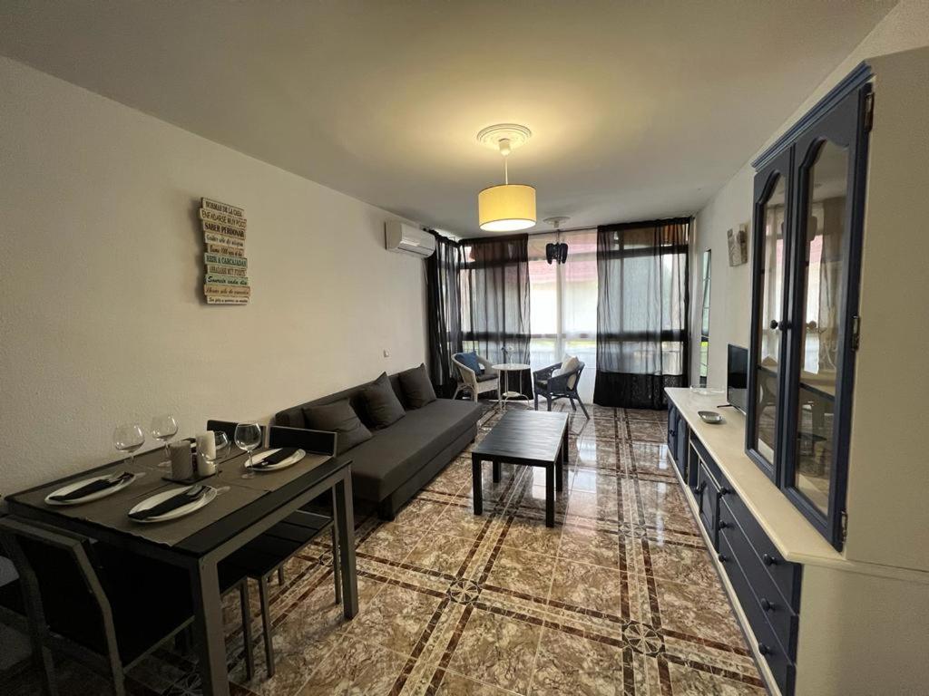 BONITO ESTUDIO EN LA CALA DEL MORAL - Housity