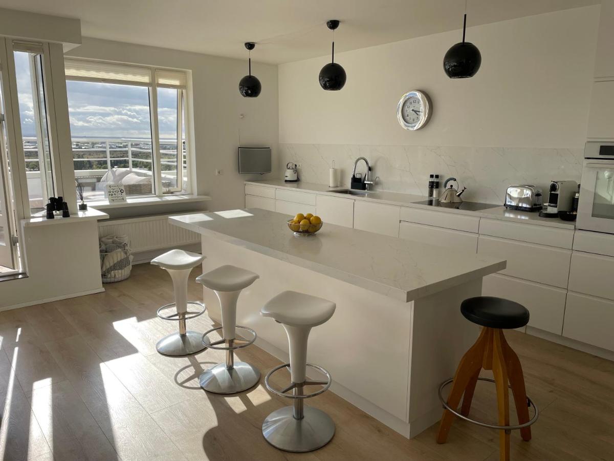Beautiful penthouse apartment with stunning views - Housity