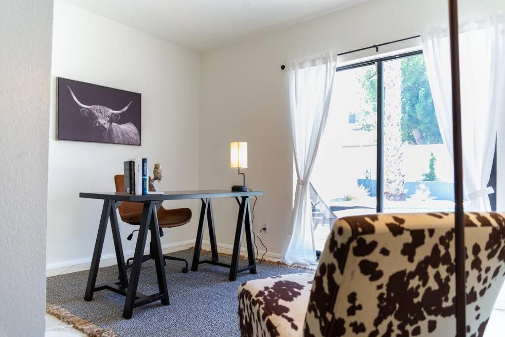 Sunnyside of Life Retreat: Serene 5 BR with pool - Housity