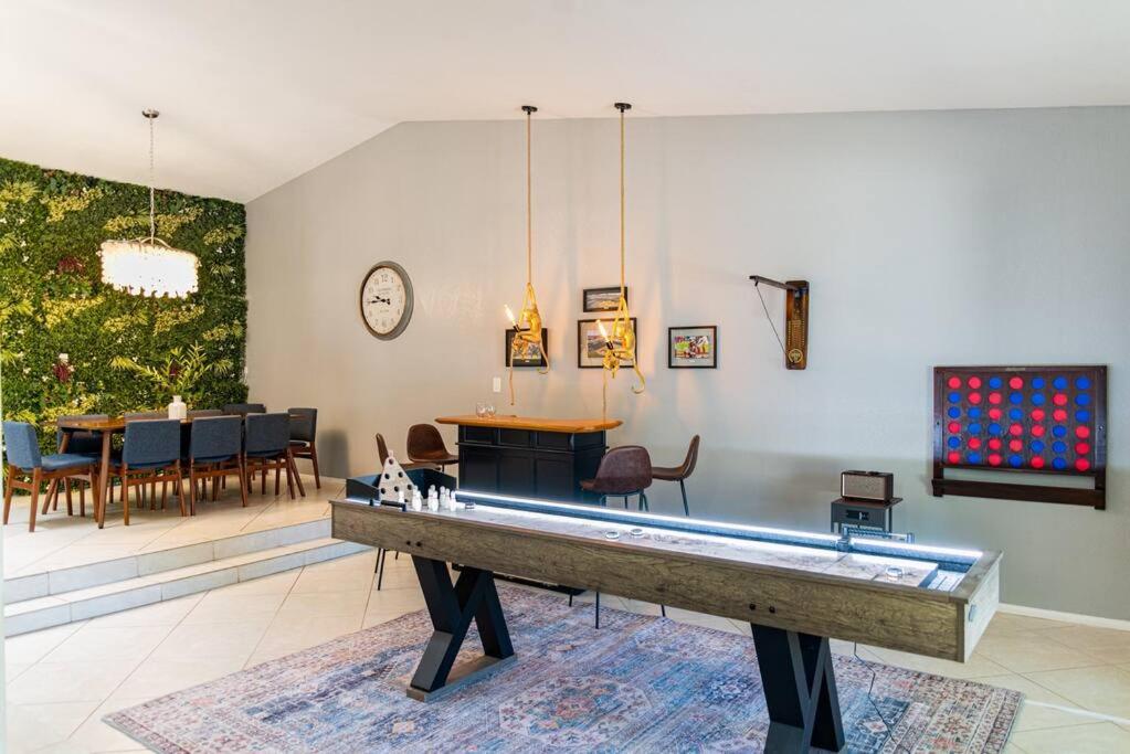 Sunnyside of Life Retreat: Serene 5 BR with pool - Housity