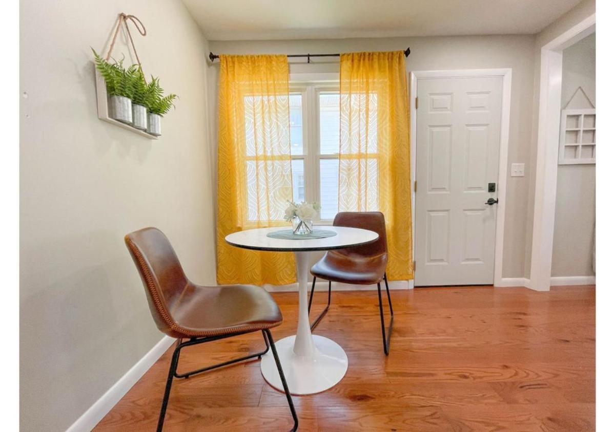 Lovely One Bedroom Duplex with King Bed - Housity