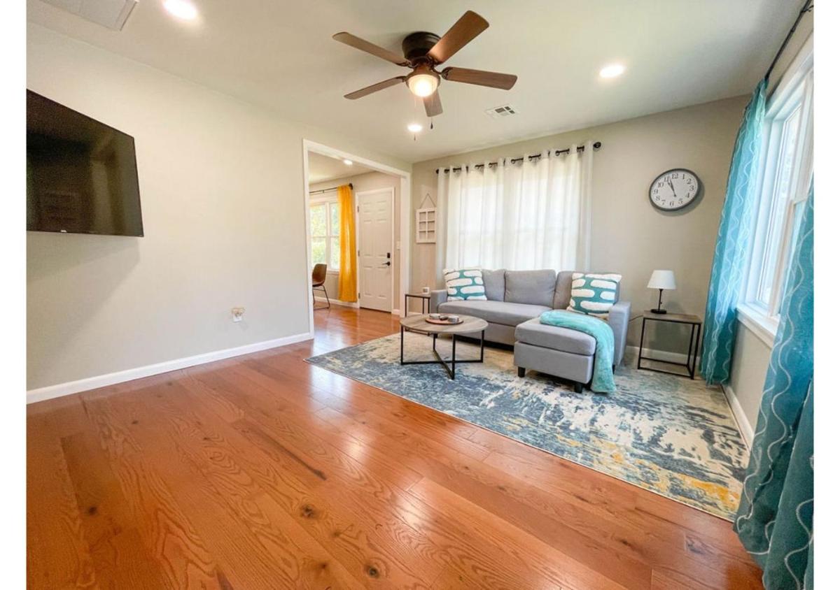 Lovely One Bedroom Duplex with King Bed - Housity