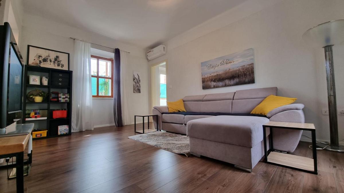 Suitetrails - Comfortable 2-bedroom apartment in village centre