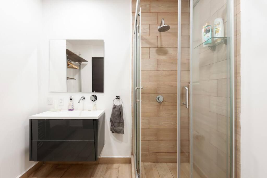 Chic loft! 150 BPS fiber optic internet - Housity