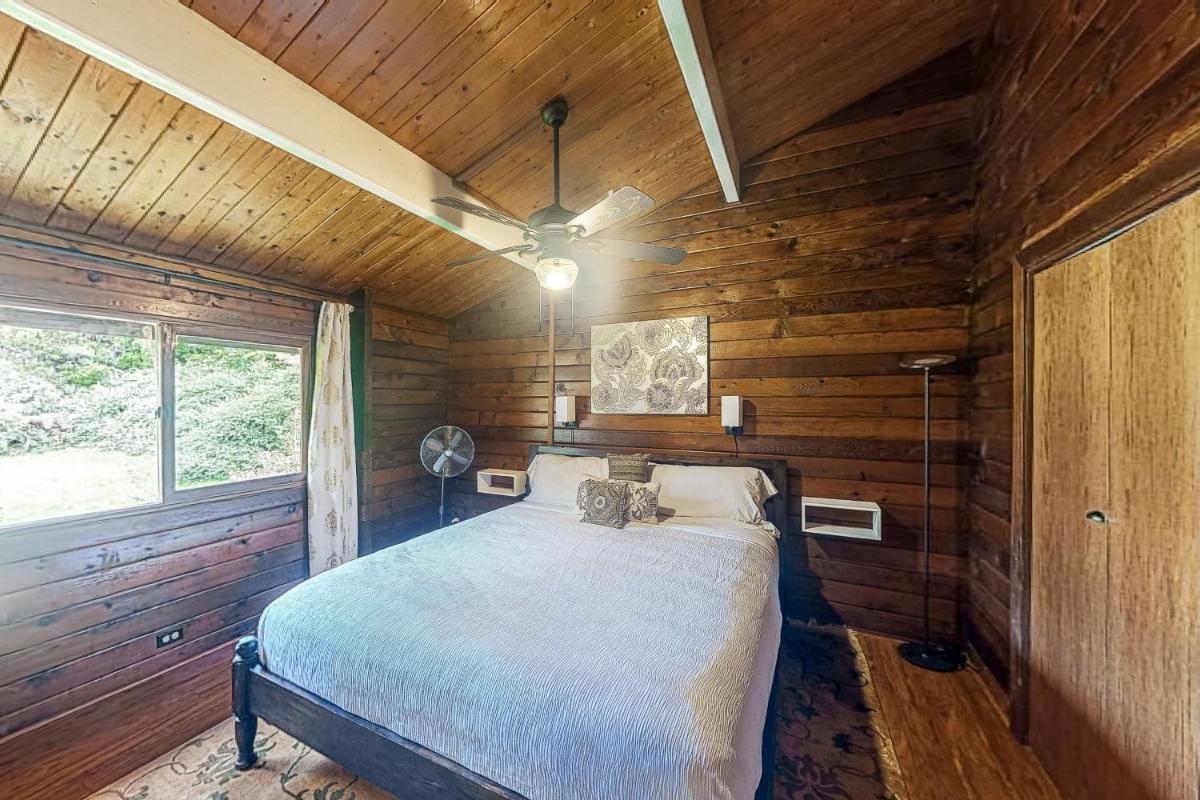 Haunani Solitude - Housity