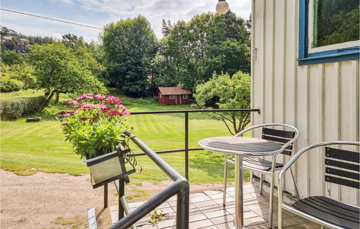 2 Bedroom Cozy Home In Brastad - Housity