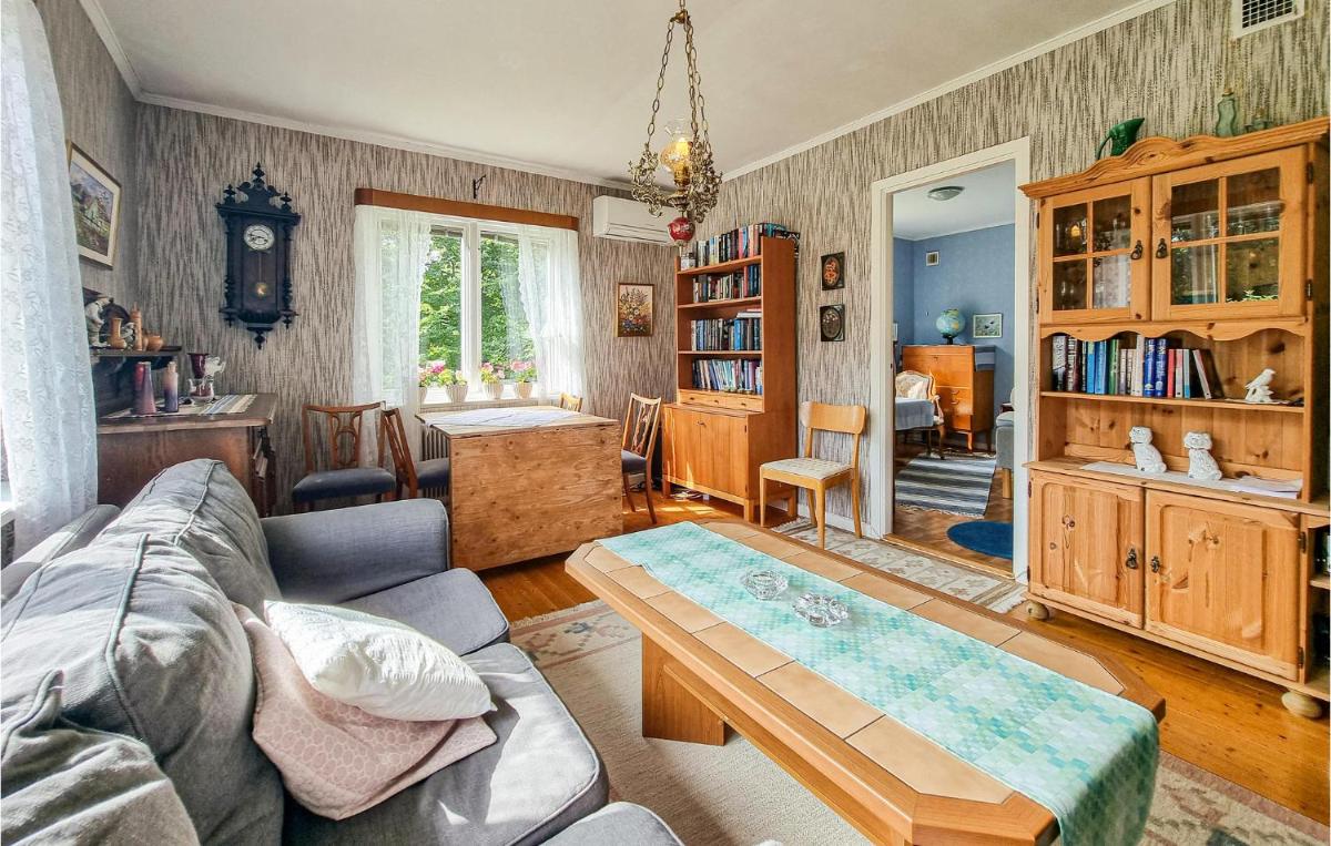 2 Bedroom Cozy Home In Brastad - Housity