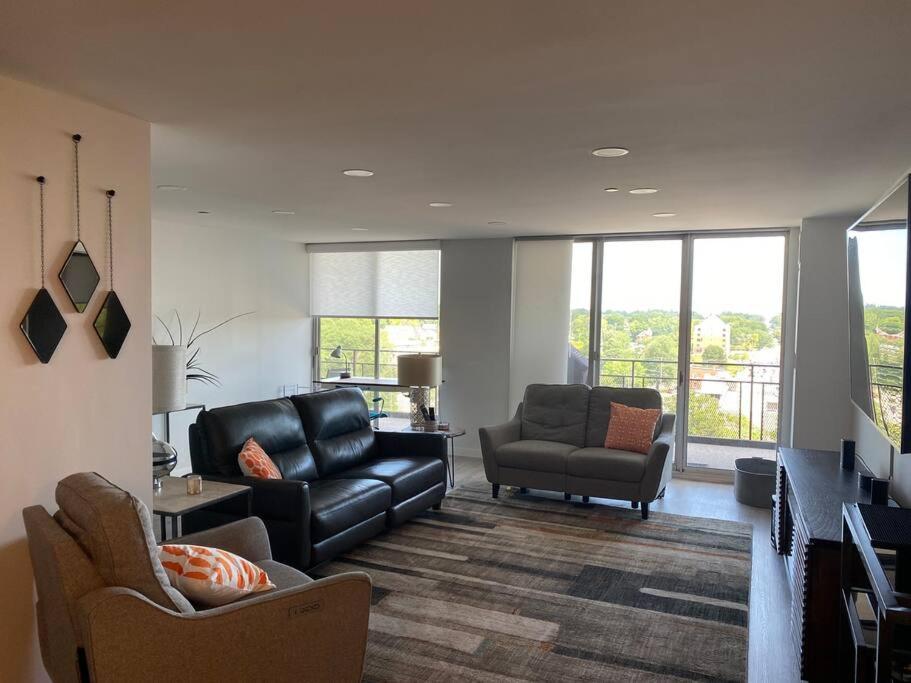 Beautiful 2 bedroom Condo with Great Midtown Views - Housity