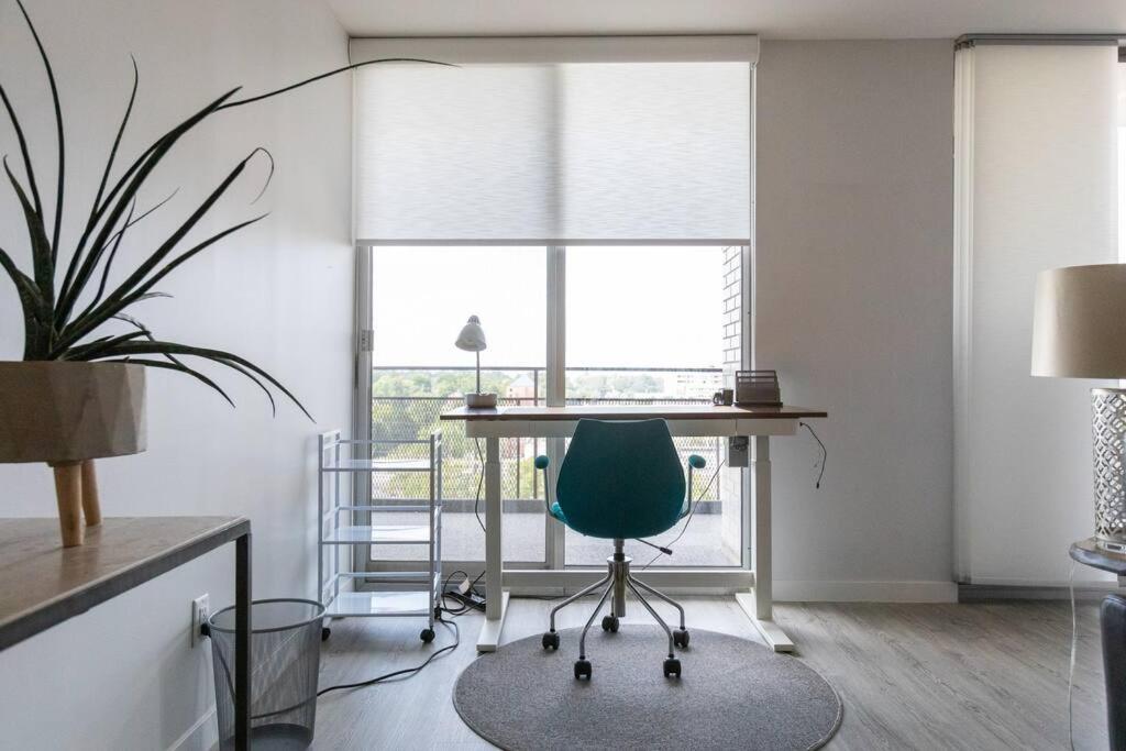 Beautiful 2 bedroom Condo with Great Midtown Views - Housity