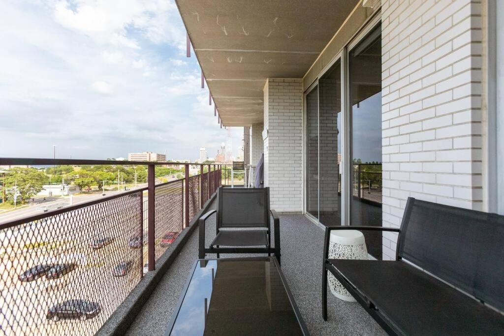 Beautiful 2 bedroom Condo with Great Midtown Views - Housity