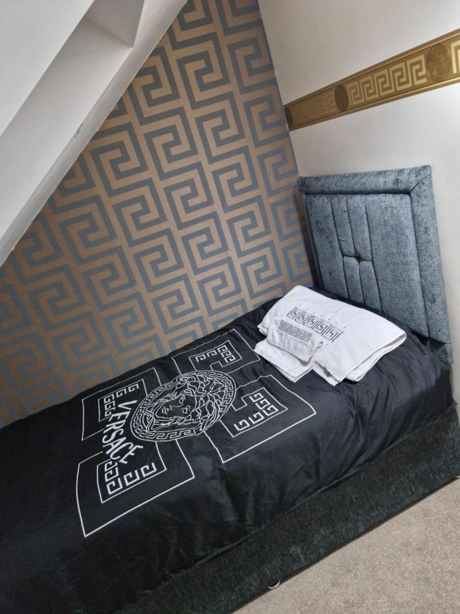 Affordable Versace Designer Full Apartment - Housity