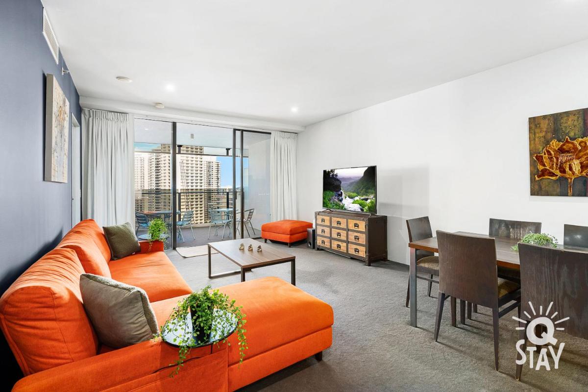 Circle on Cavill, 1 Bedroom Ocean Family Apartment Surfers Paradise - Housity