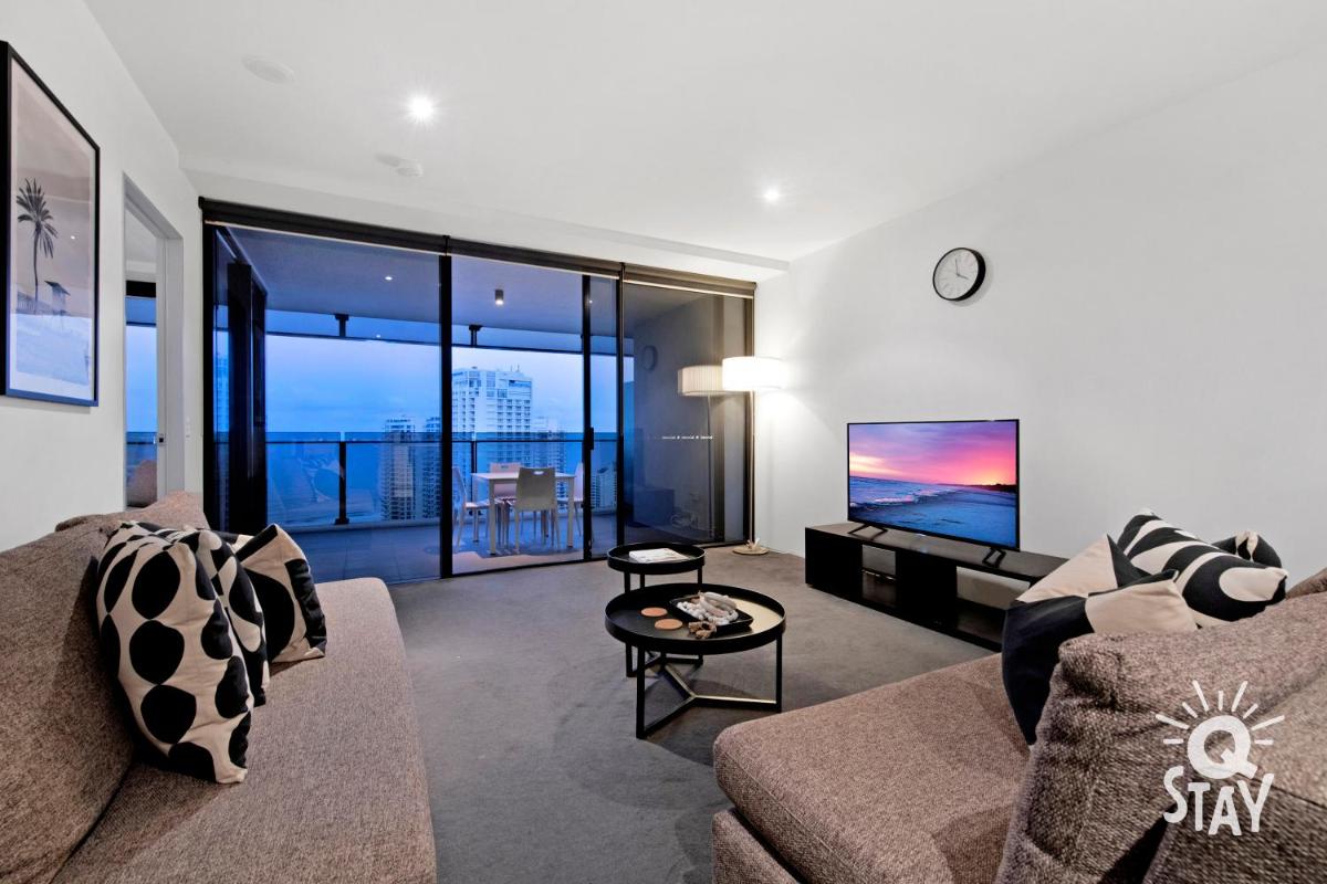 Circle on Cavill, 1 Bedroom Ocean Family Apartment Surfers Paradise - Housity