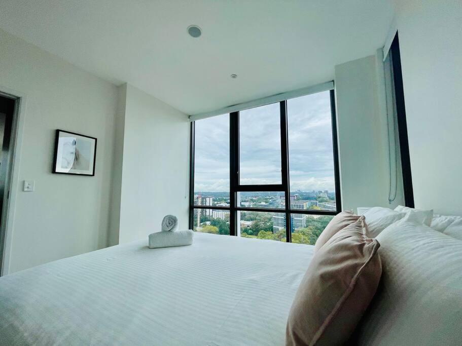 Luxury 2Beds Condo with stunning city View (Parking, Gym) - Housity