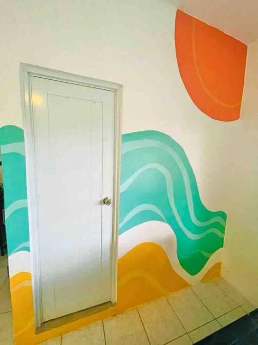 2B - Breezy 1-bdrm by Crashboat beach, sleeps 3 - Housity