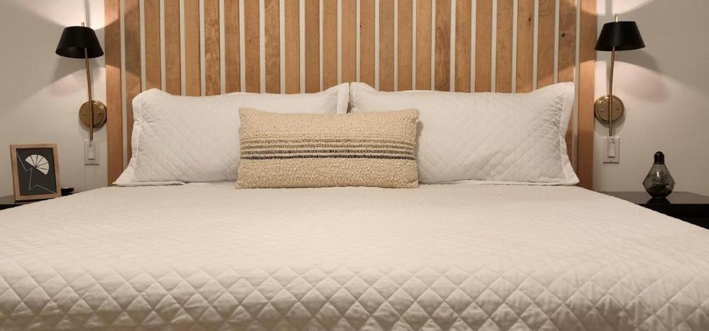 Executive Three Bedrooms Fully Furnished - Housity