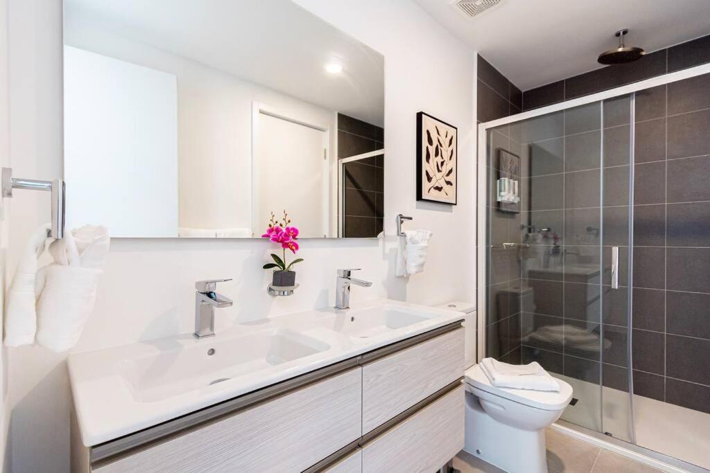 3 bdrm 2 bath Villa with Private Pool- Azure Beach Residences - Housity