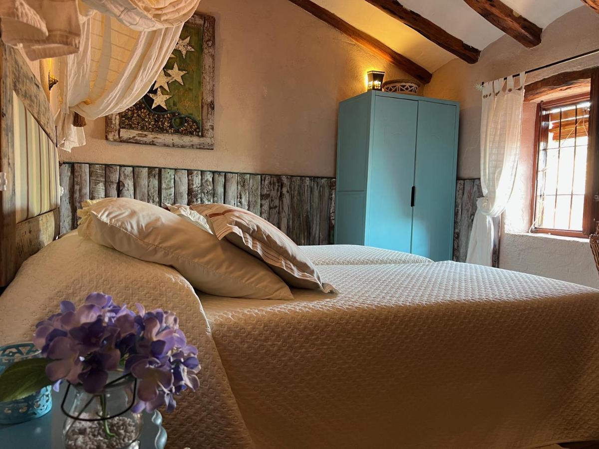 Cama o camas de una habitación en Les Vinyes Alojamiento Rural Boutique & SPA