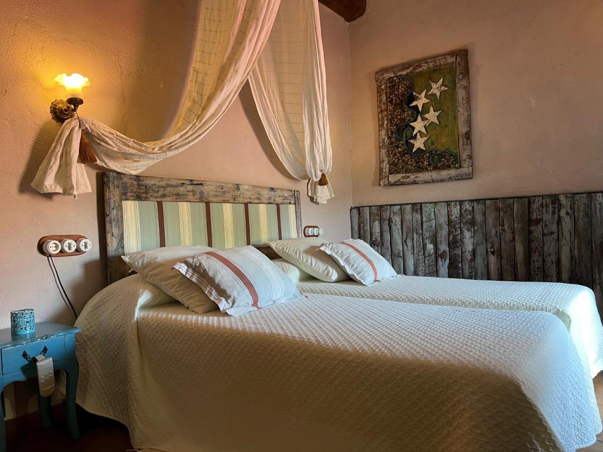 Cama o camas de una habitación en Les Vinyes Alojamiento Rural Boutique & SPA