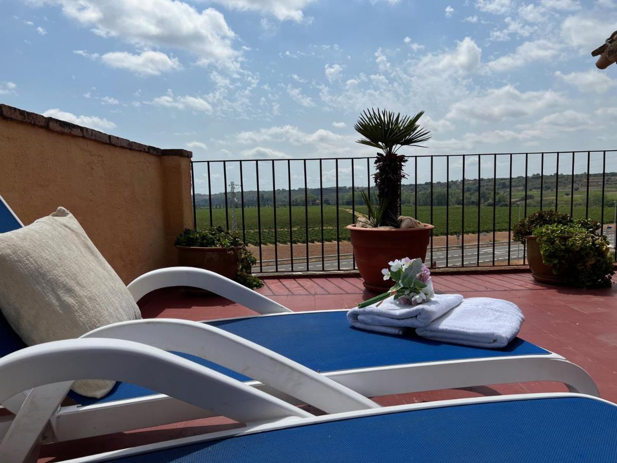 Un balcón o terraza de Les Vinyes Alojamiento Rural Boutique & SPA