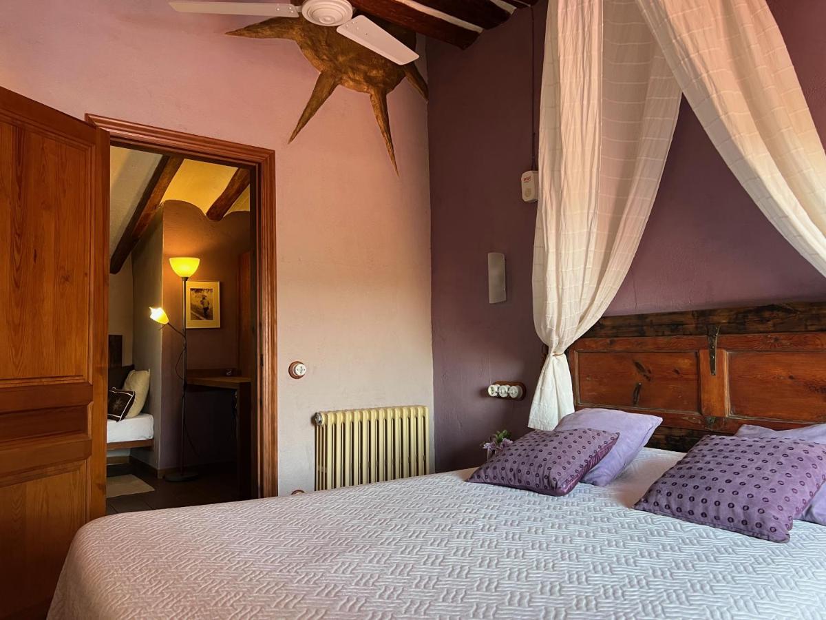 Cama o camas de una habitación en Les Vinyes Alojamiento Rural Boutique & SPA