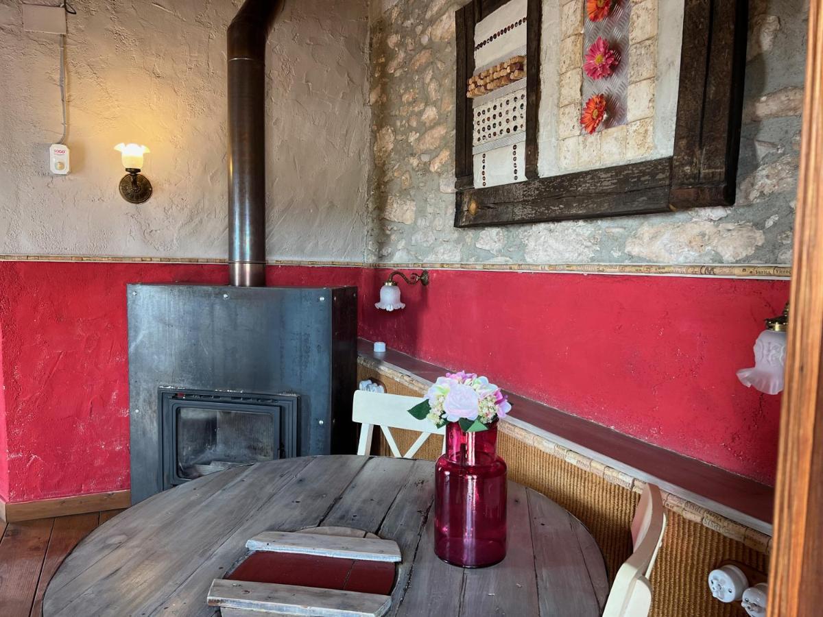 Zona de estar de Les Vinyes Alojamiento Rural Boutique & SPA