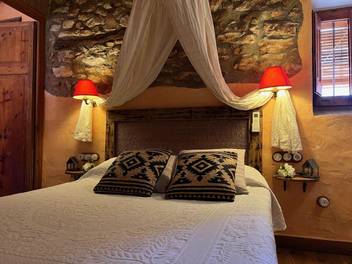 Cama o camas de una habitación en Les Vinyes Alojamiento Rural Boutique & SPA