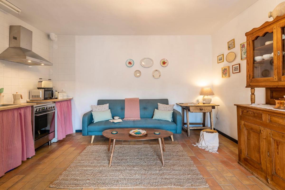 Andalusian Courtyard - Housity