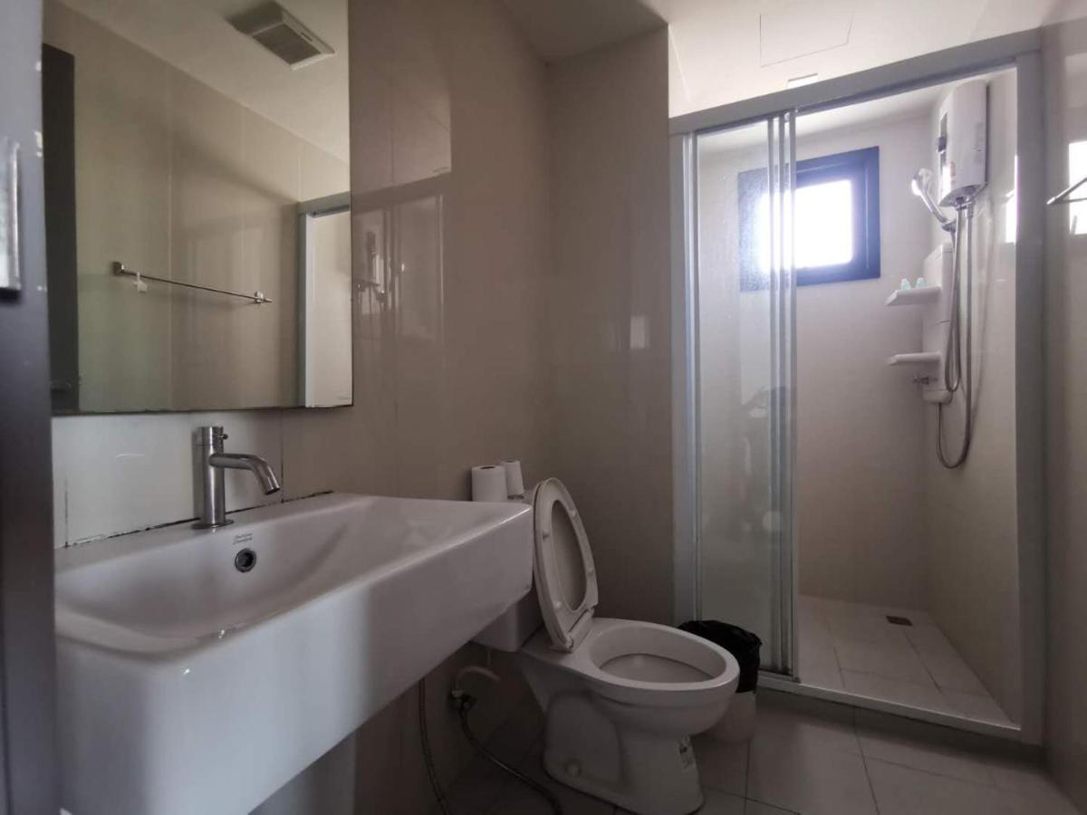 The Base Condo - Housity