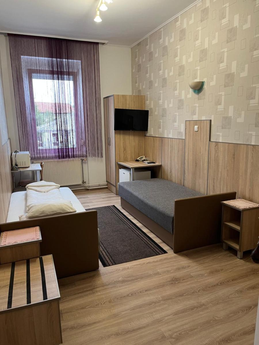 Korona Panzió - Housity