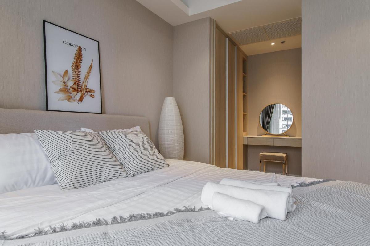 Sukhumvit 11#Luxury#Pool#Gym#BTS Nana&MRT Sukhumvit#1BR#Max2ppl - Housity