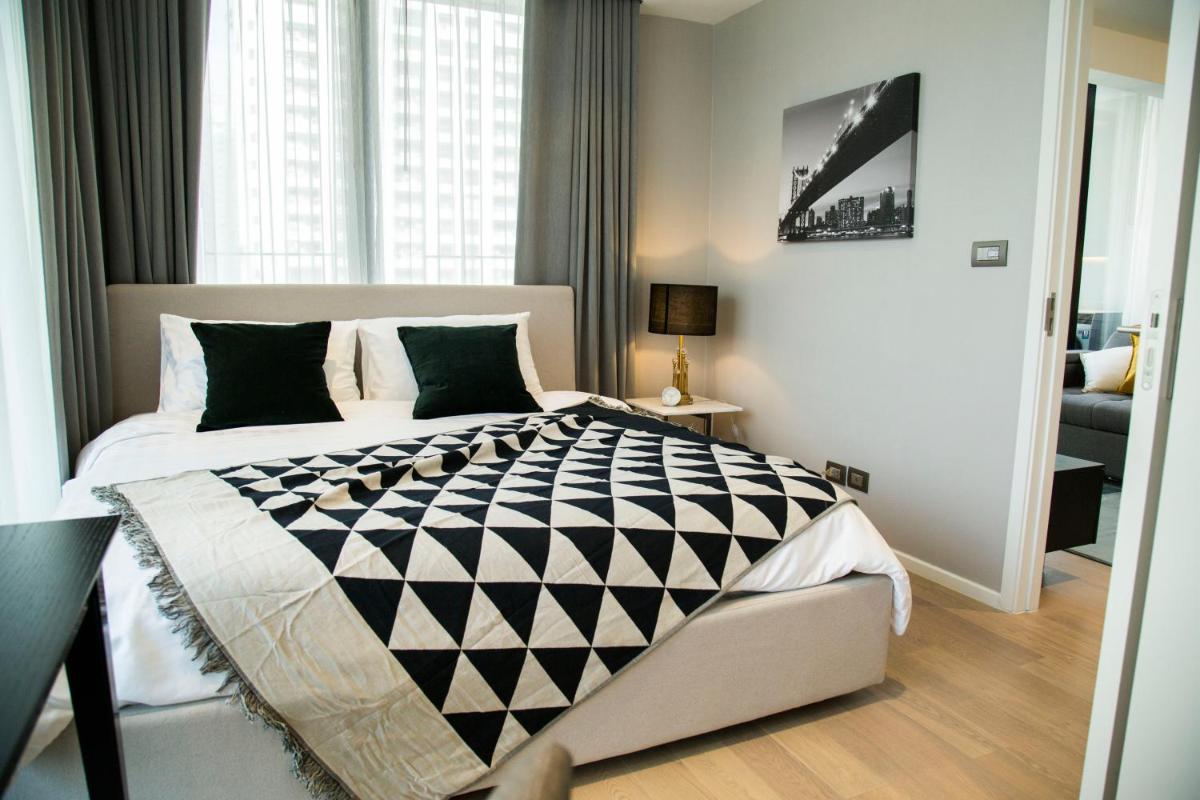 Sukhumvit 11#Luxury#Pool#Gym#BTS Nana&MRT Sukhumvit#1BR#Max2ppl - Housity