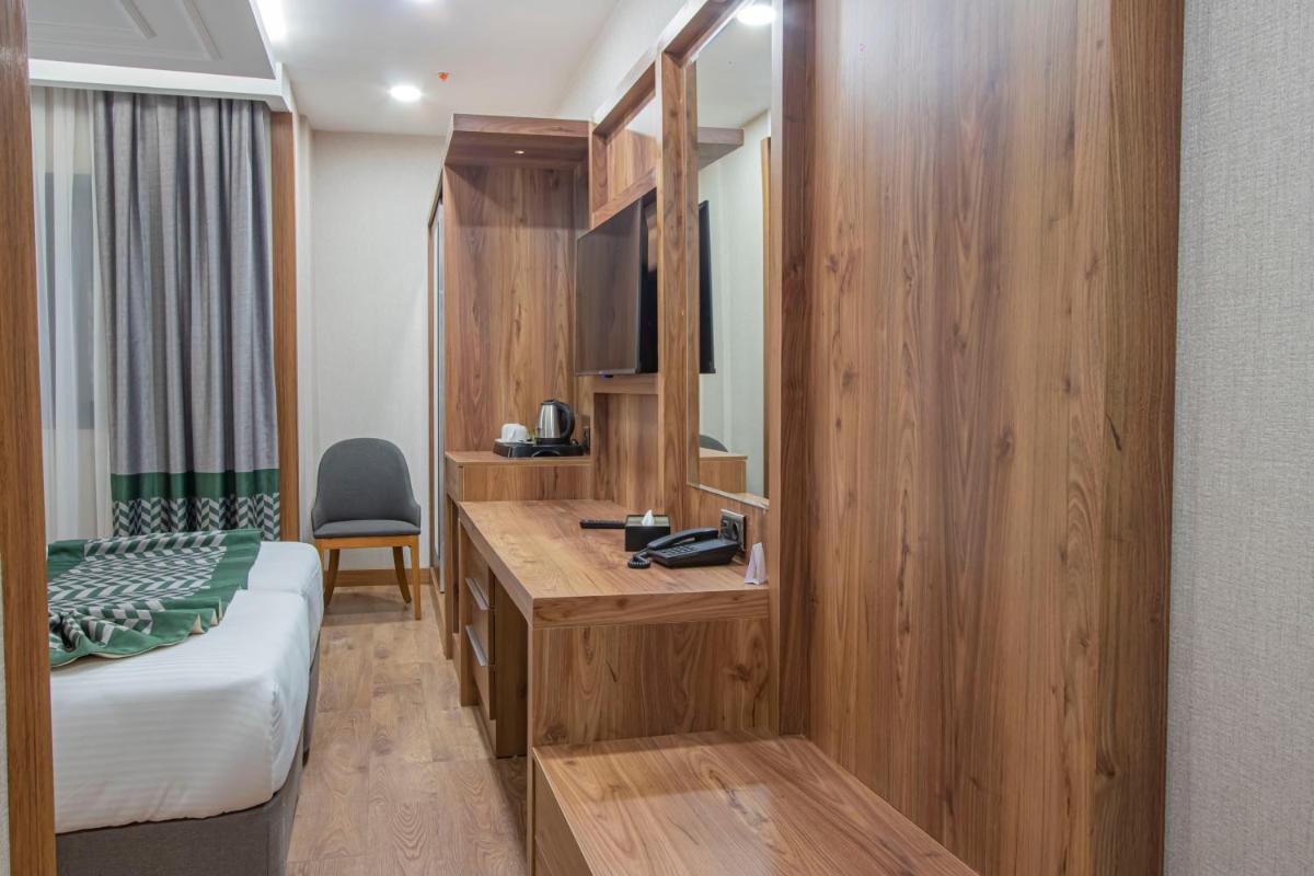 UNITED HOTEL INTERNATIONAL - Hizvo