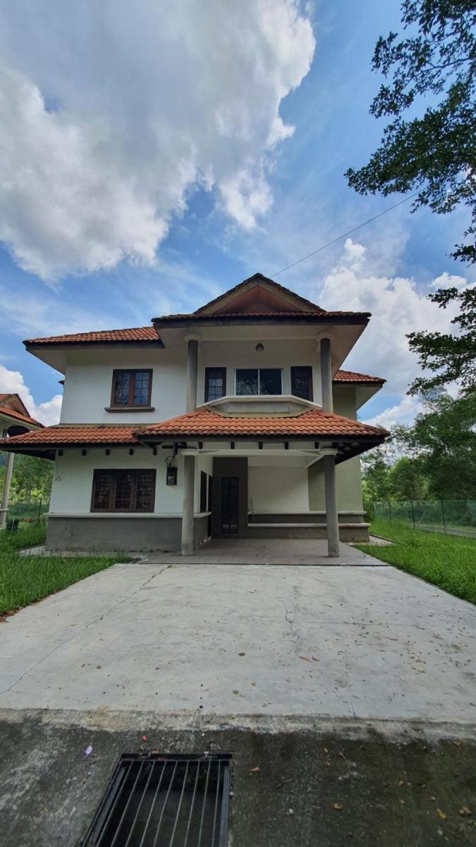 Spacious Idyllic Bungalow Homestay Kerteh - Housity