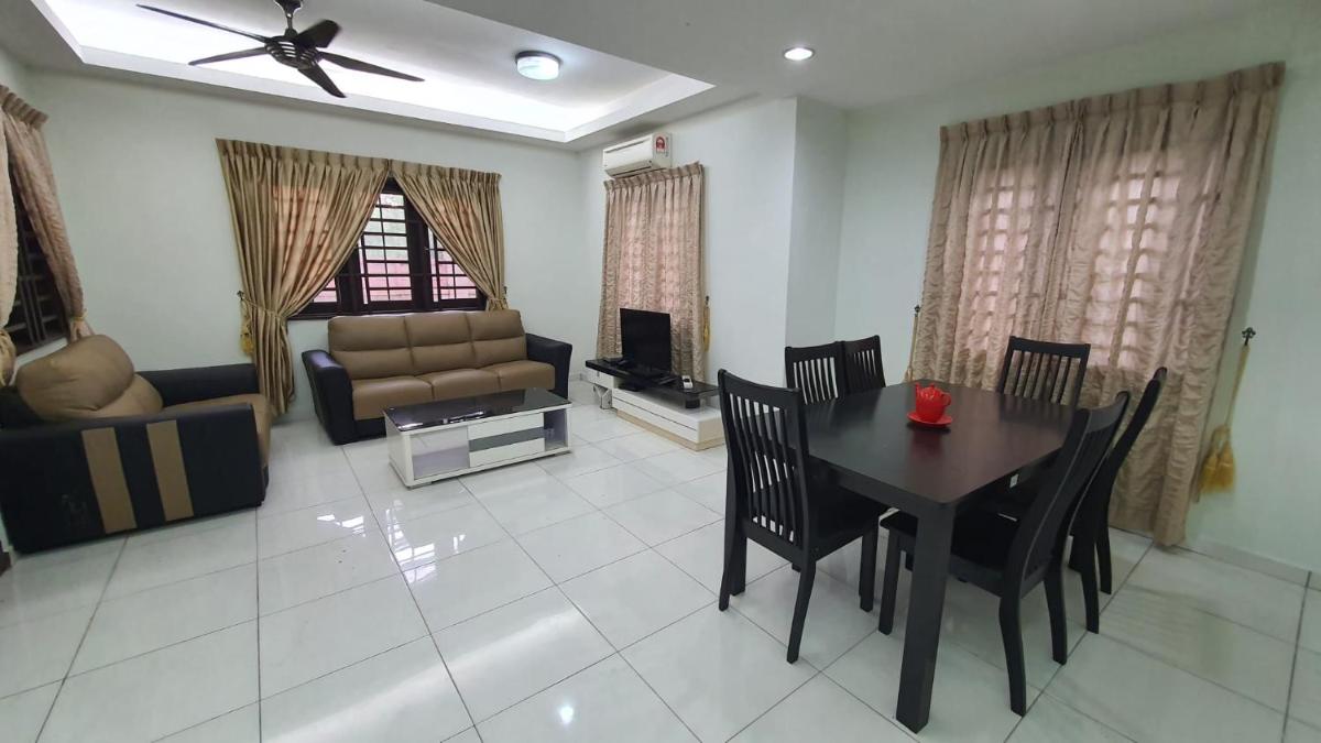 Spacious Idyllic Bungalow Homestay Kerteh - Housity