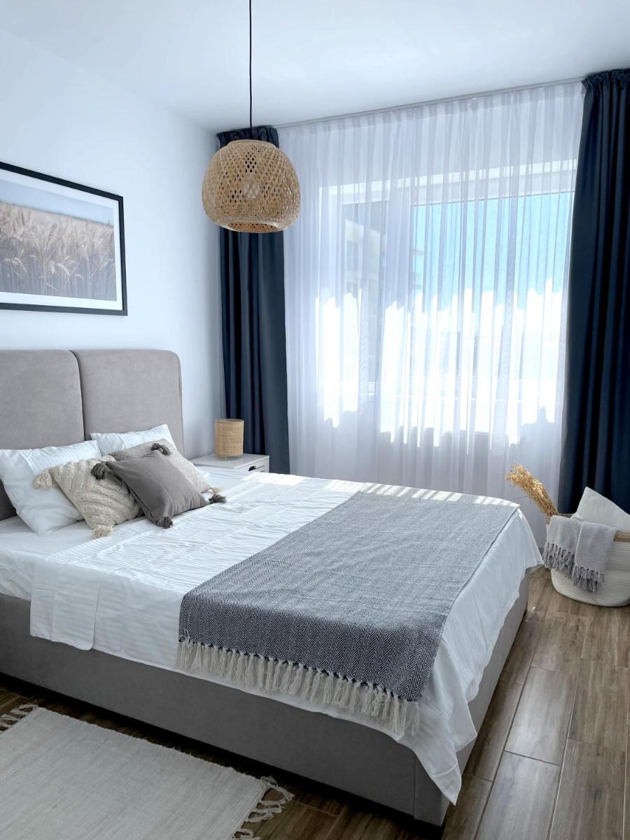 The Palm 1 Apartment - family friendly, free parking, central, self check-in - Housity