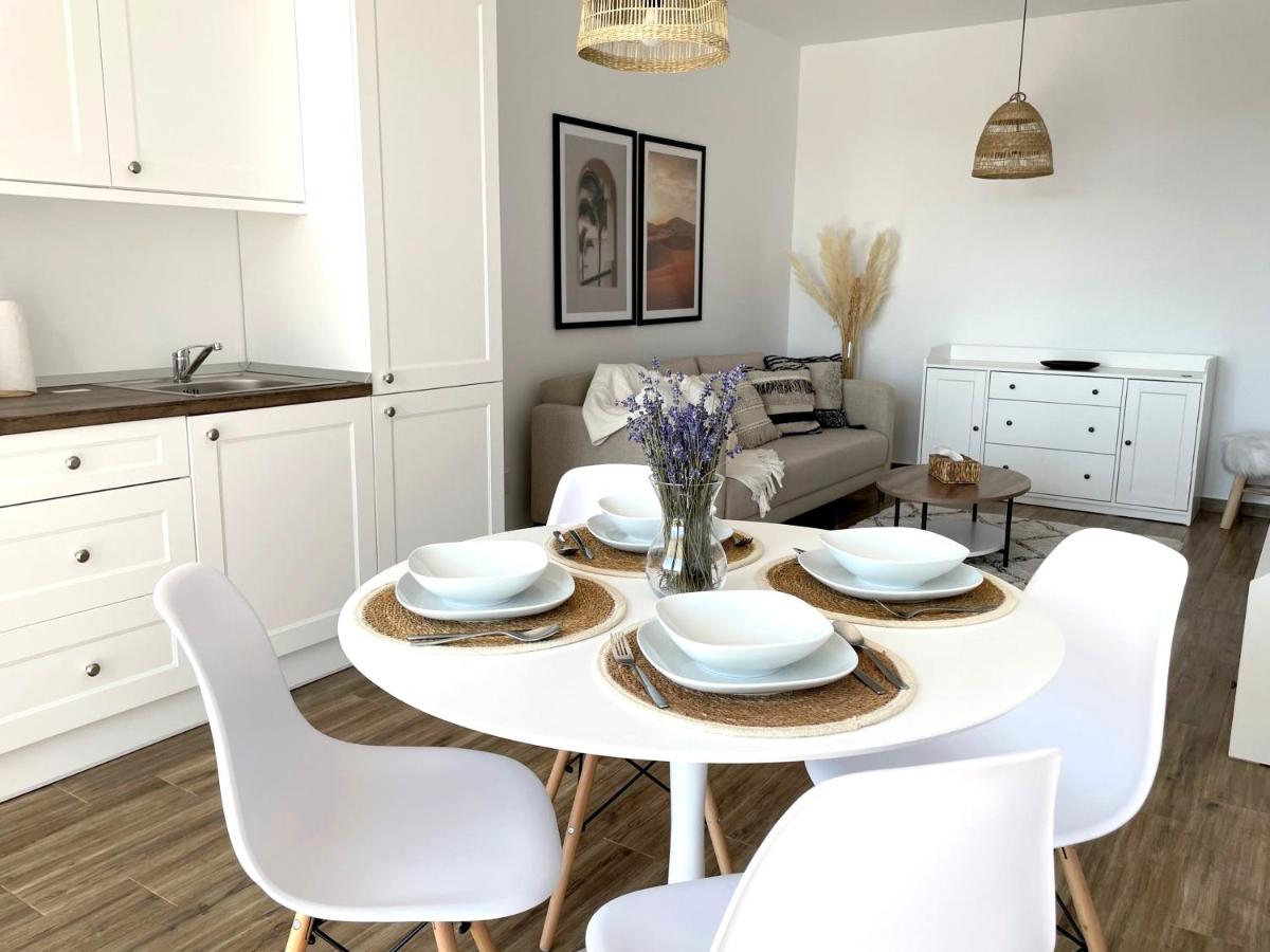 The Palm 1 Apartment - family friendly, free parking, central, self check-in - Housity