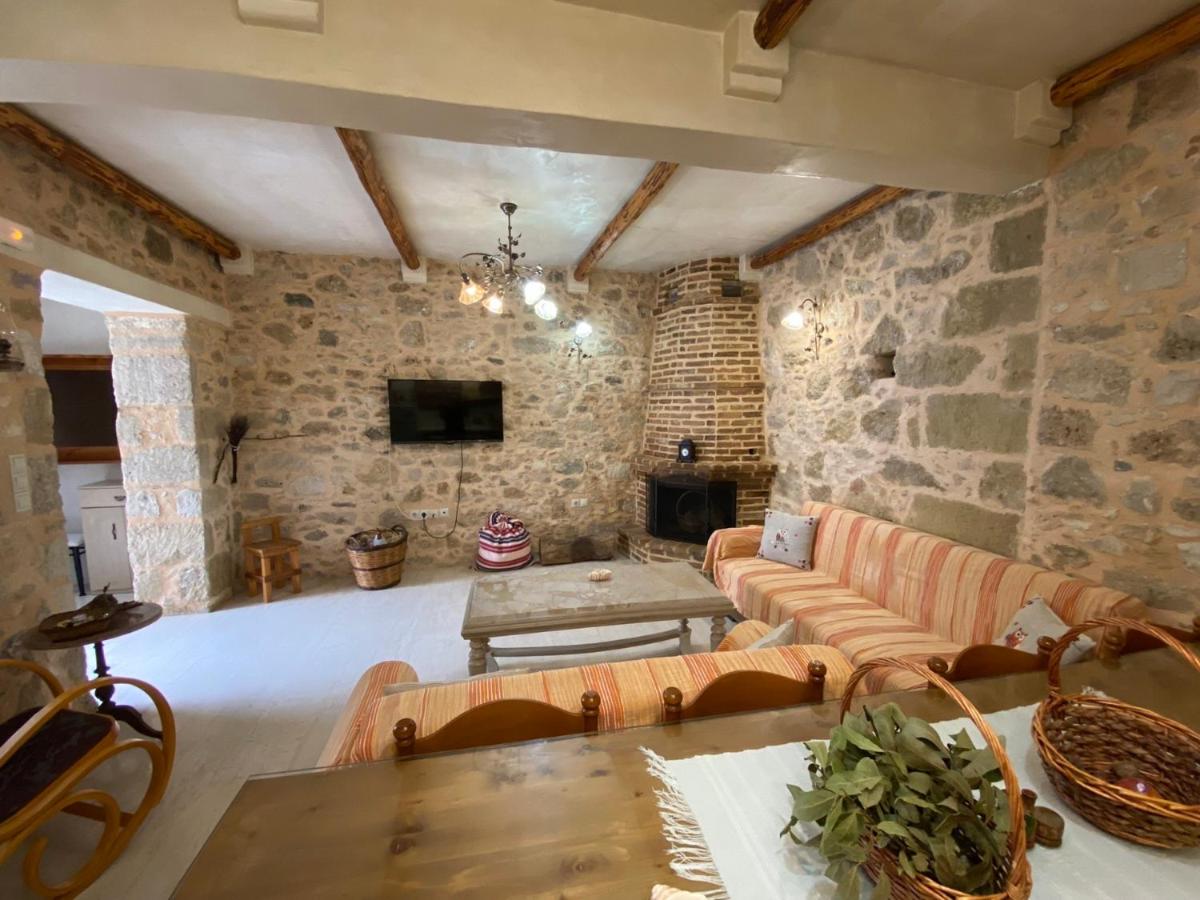 Tasia Stone House - Housity