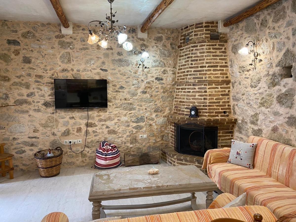 Tasia Stone House - Housity