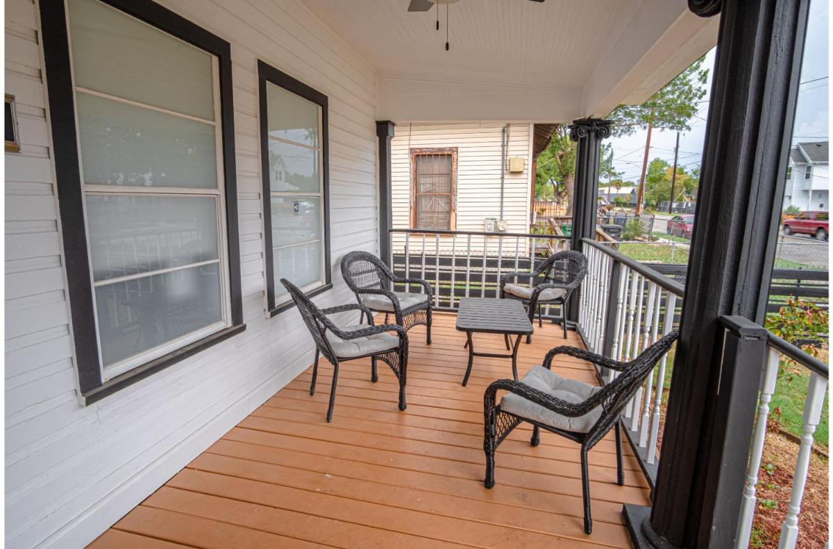 Spacious 4 BR Home Near River Walk 6 mins drive - Housity